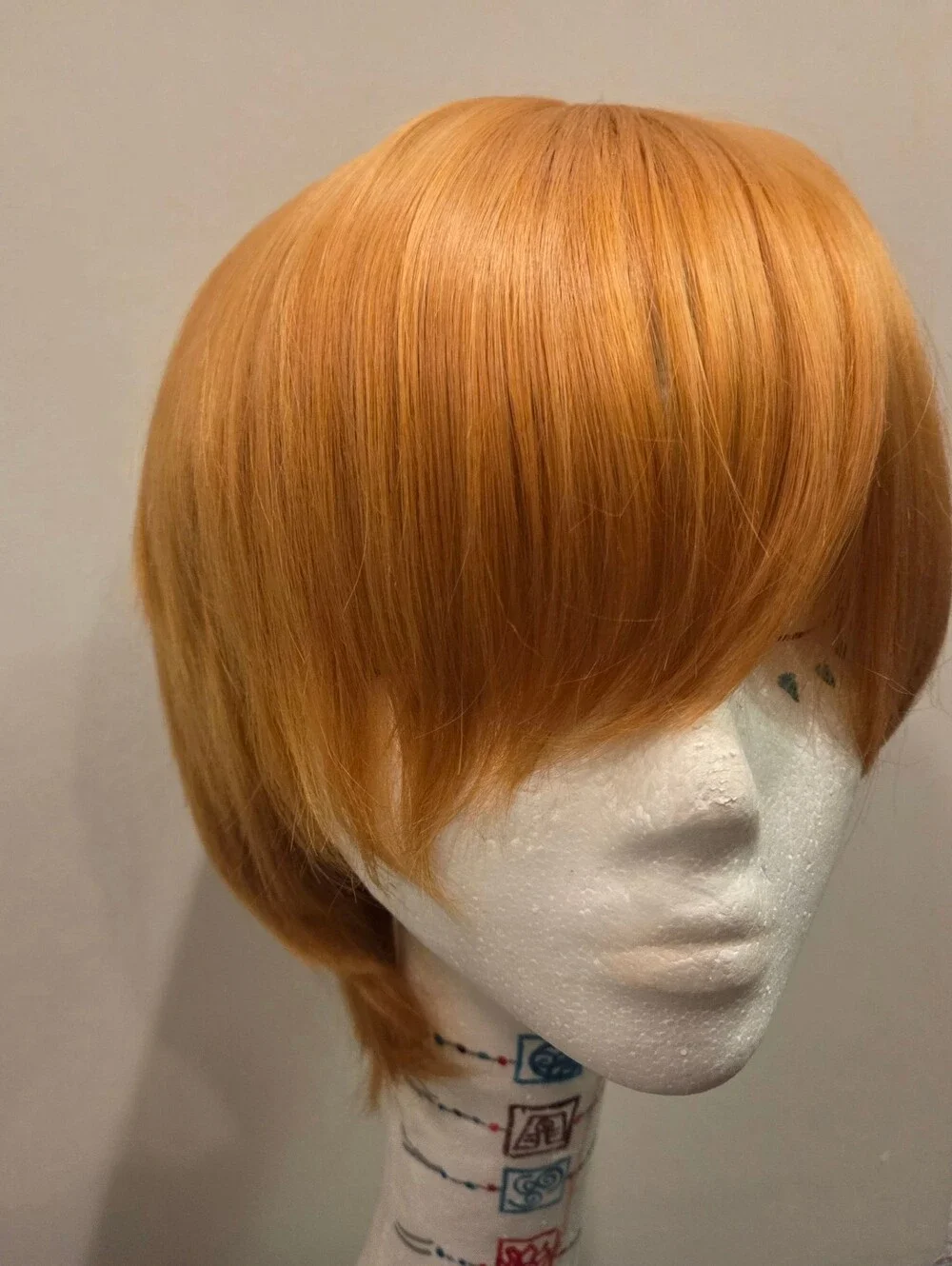 Arda Wigs short blonde